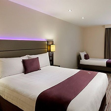 Premier Inn Premier Inn Bagshot Buitenkant foto
