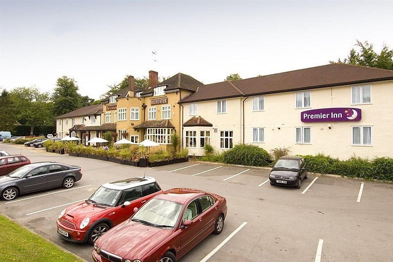 Premier Inn Premier Inn Bagshot Buitenkant foto