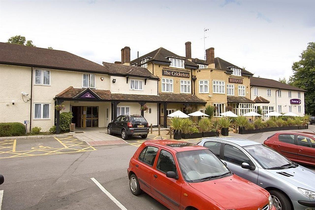 Premier Inn Premier Inn Bagshot Buitenkant foto
