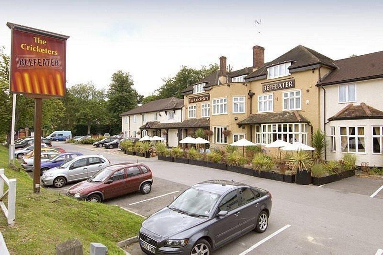Premier Inn Premier Inn Bagshot Buitenkant foto