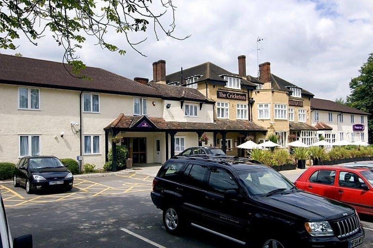 Premier Inn Premier Inn Bagshot Buitenkant foto
