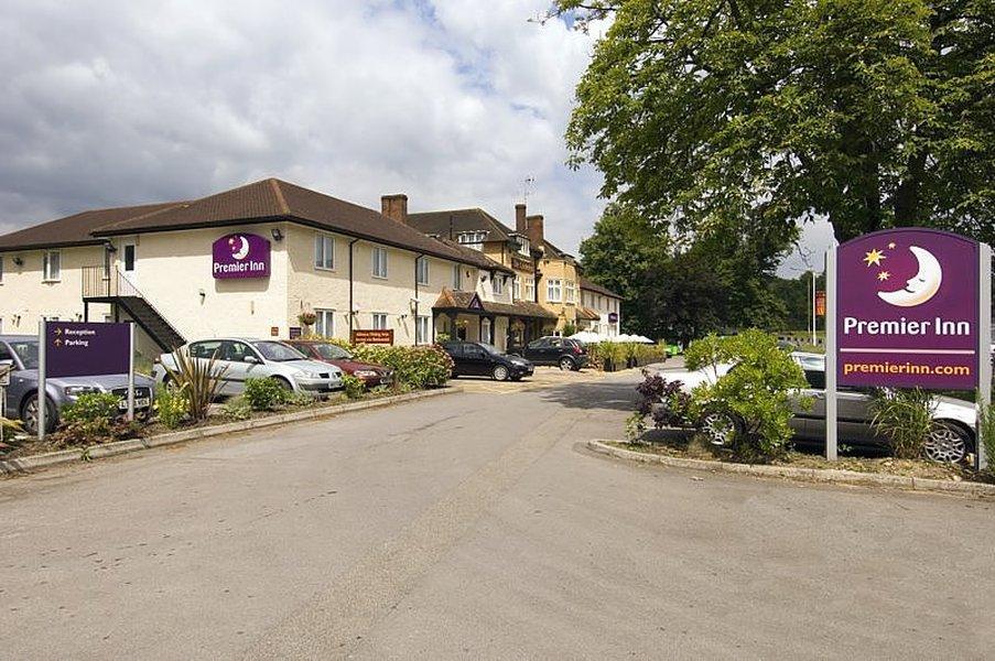 Premier Inn Premier Inn Bagshot Buitenkant foto