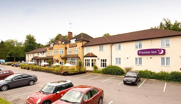 Premier Inn Premier Inn Bagshot Buitenkant foto