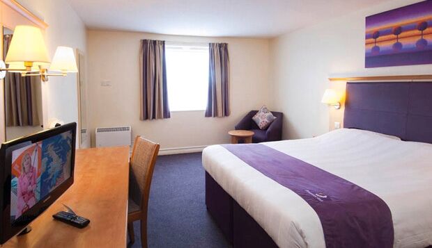 Premier Inn Premier Inn Bagshot Buitenkant foto